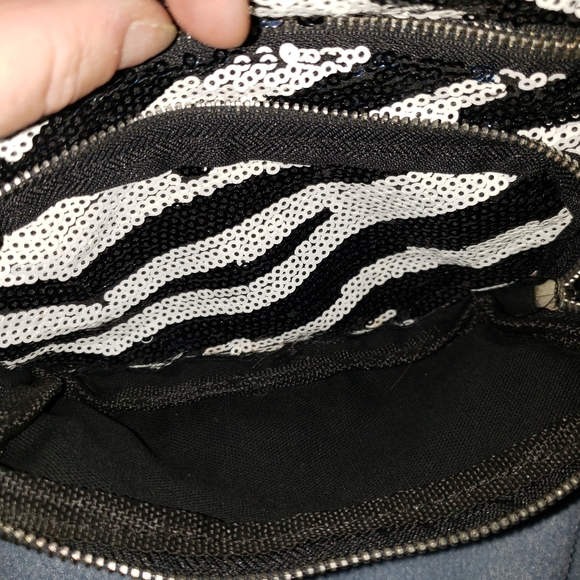 PINK VS Crossbody Purse - Picture 3 of 10